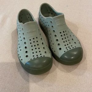 Native water shoes C11